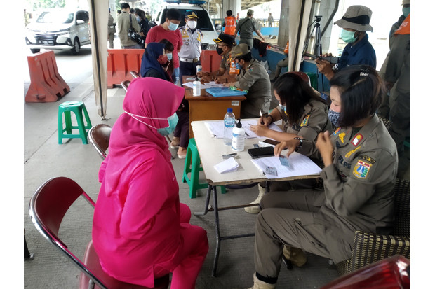 Makan di Dalam Mobil,...