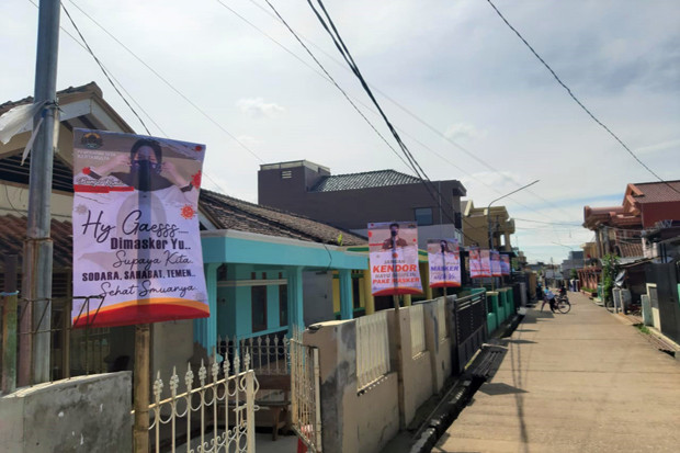 Nyeleneh dan Kreatif,...