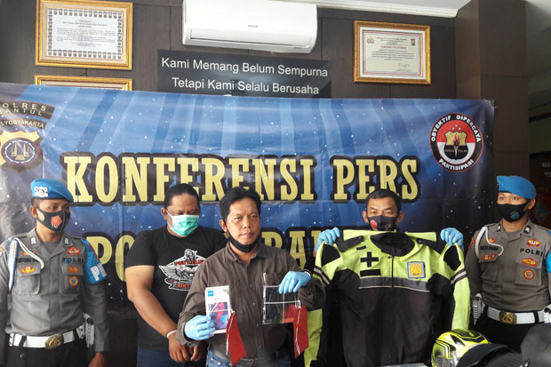 Bermodal Jaket Berlogo...