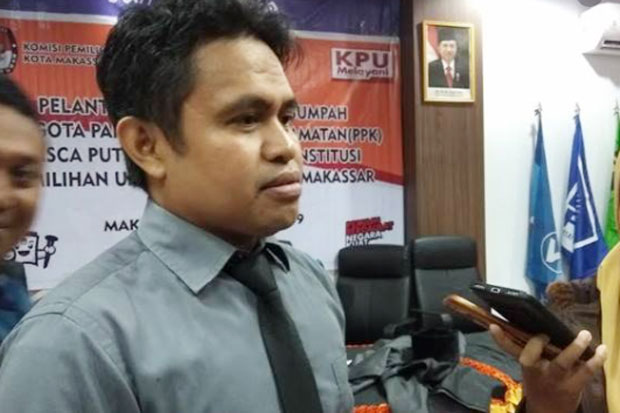 Dua Komisioner KPU Makassar...