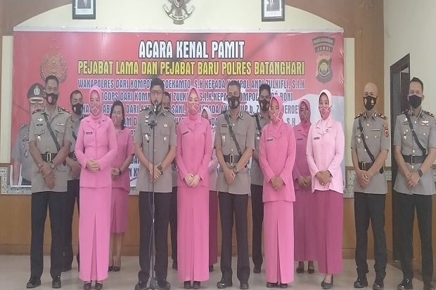 Delapan Perwira Polres...