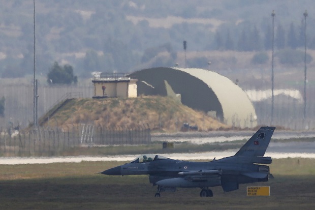 Jet Tempur F-16 Turki...