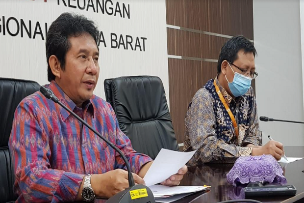 OJK Cabut Izin Usaha...