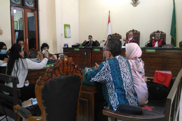Sidang Kasus Jual Beli...