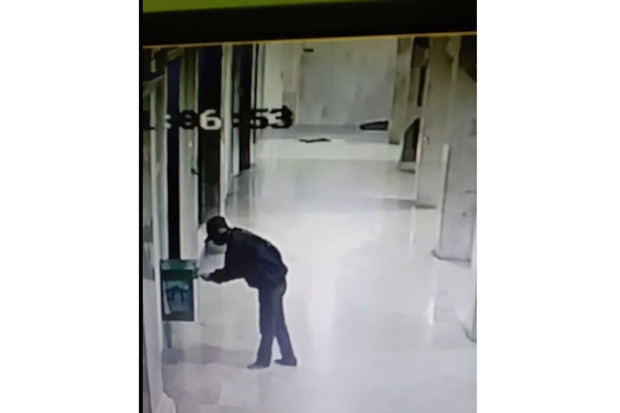 Pencuri Dua Kotak Amal...