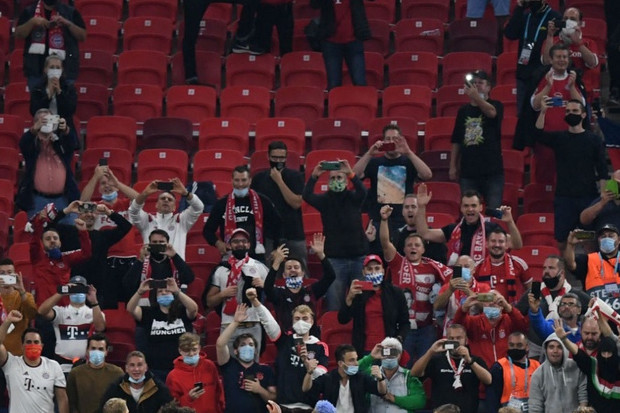 UEFA Buka Pintu Stadion...