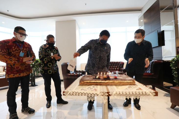 Kejutan Kue Ulang Tahun...