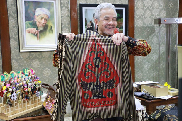 Hari Batik Nasional,...