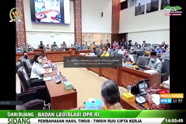 Rapat Hingga Malam Hari,...