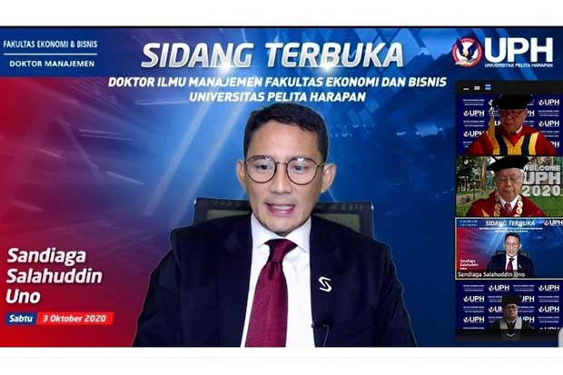 Sandi Uno Raih Gelar...