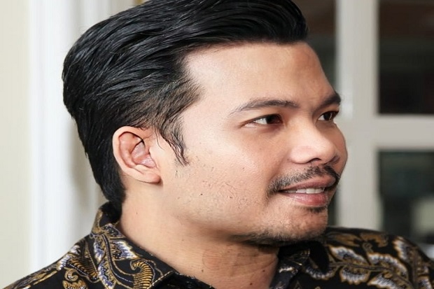Umumkan Positif Covid-19,...