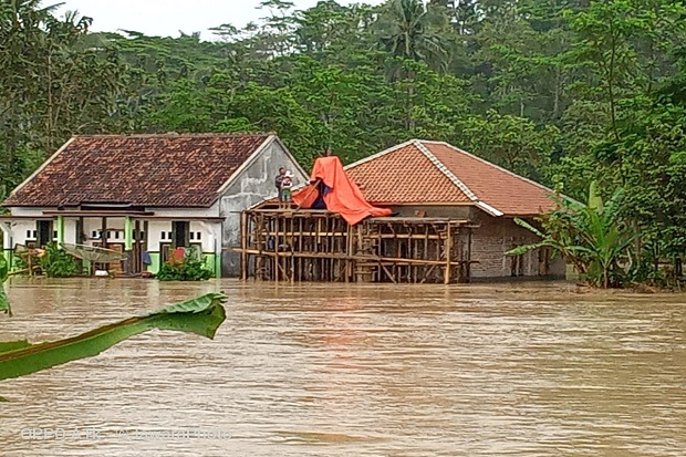 Hujan Deras, Sungai...