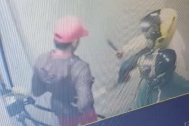 Perampok Bergolok Beraksi...