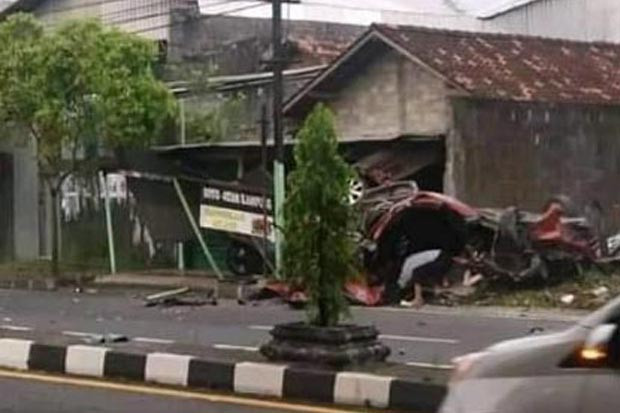 Pengemudi dalam Kecelakaan...