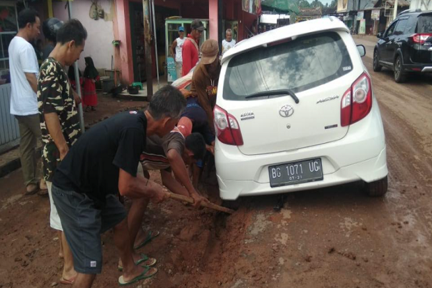 Warga Lubuk Batang Nilai...