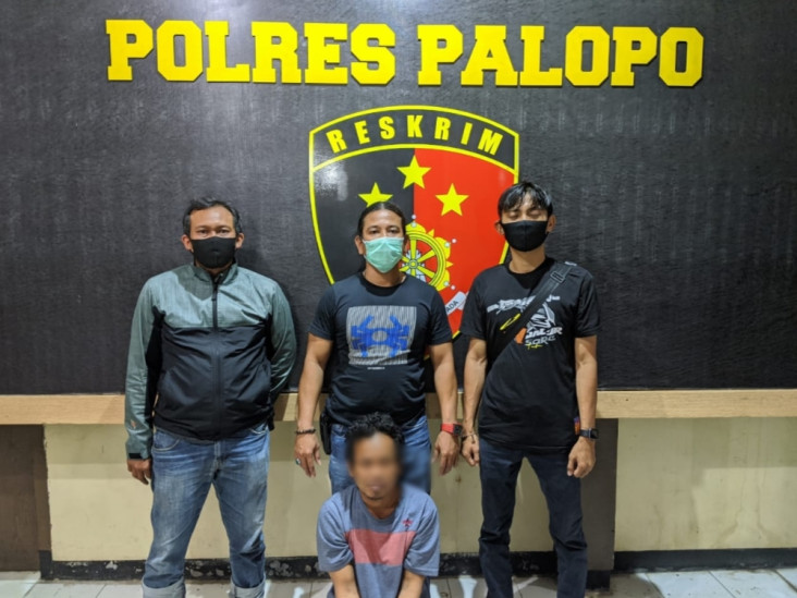 Ayah di Palopo Tega...