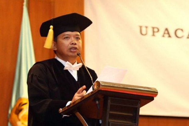 Ketua Dewan Profesor...