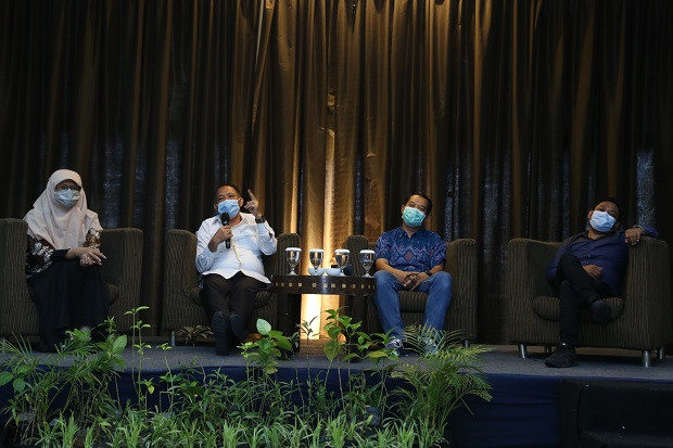 Risma Dinilai Tak Netral,...