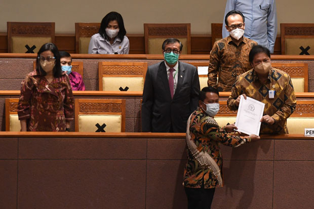 RUU Cipta Kerja Lahirkan...