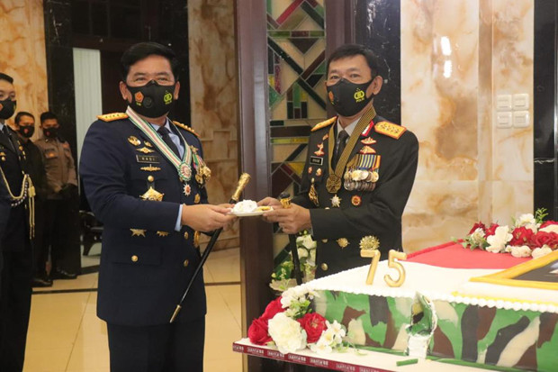 Diberi Kejutan oleh...