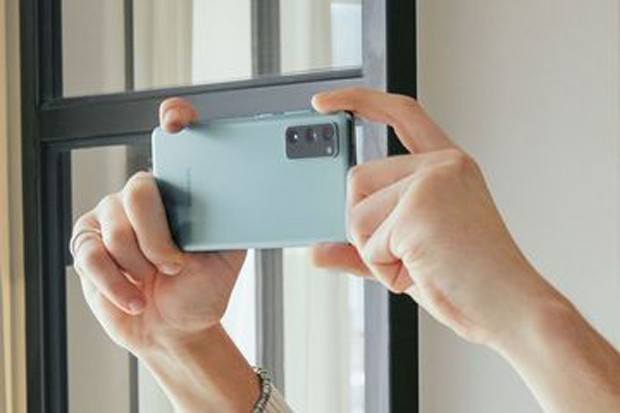 Samsung Galaxy S20 FE...