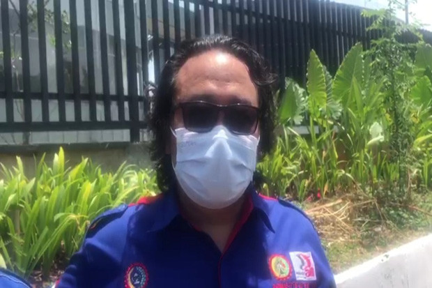 Dihadang Polisi, Massa...