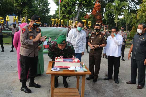 Beri Kejutan Pada HUT...