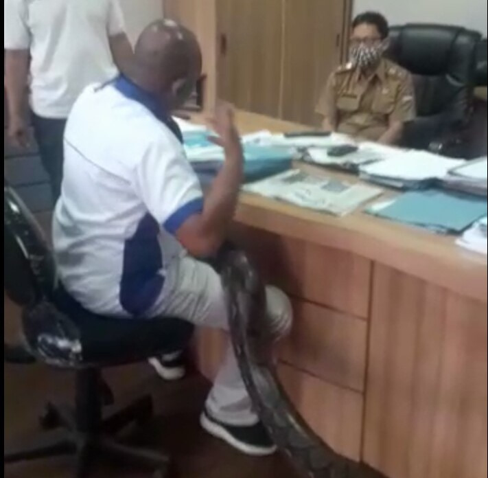 Diduga Tak Dapat Proyek,...