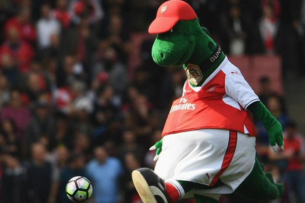 Sedih Gunnersaurus Dipecat,...