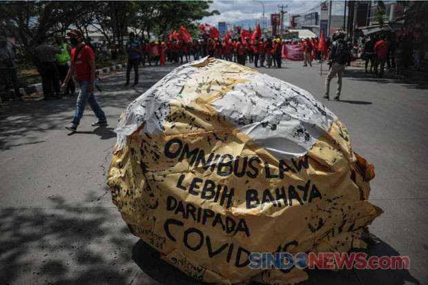 Tolak UU Cipta Kerja,...