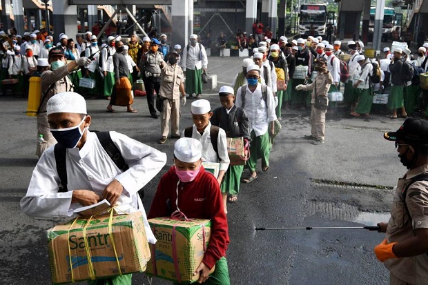 Kemenag: Seluruh Pesantren...