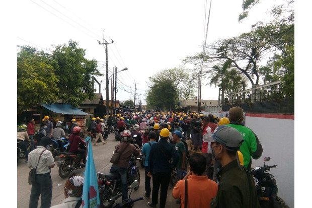 Ribuan Buruh Bekasi...