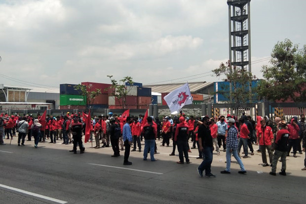 3 Jam Aksi di Depan...