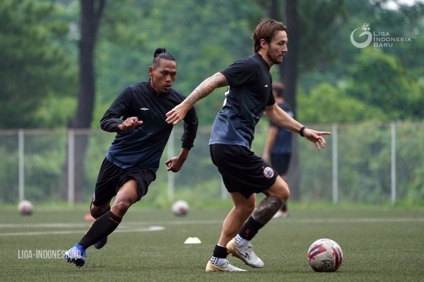 Hampir Pasti Jadi WNI,...