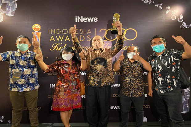 Terima Penghargaan Indonesia...