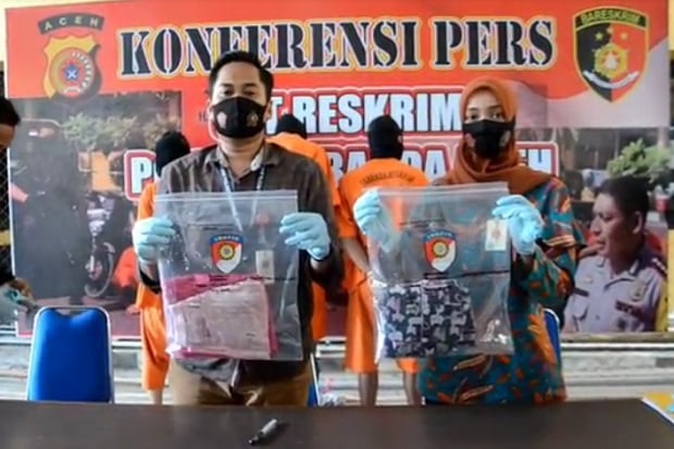 Sadis, 3 Pria Sandera...