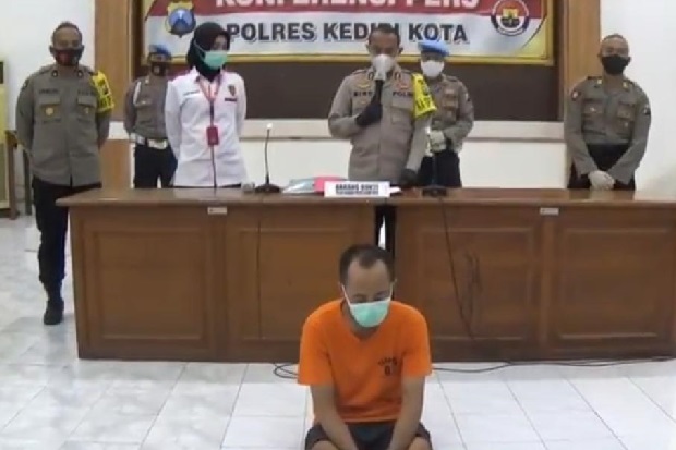 Pria Durjana di Kediri...