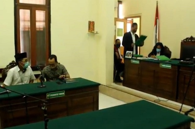 Warga Praperadilkan...