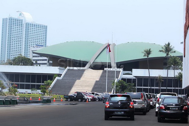 DPR Batasi Tamu yang...