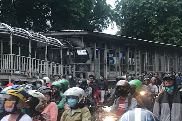 Kembali Rusak Halte...