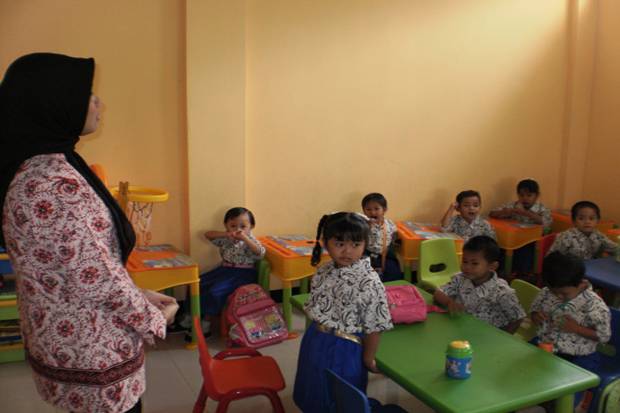 OJK Tanamkan Literasi...