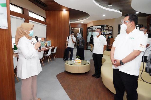 Bangun Lounge di Unpad,...