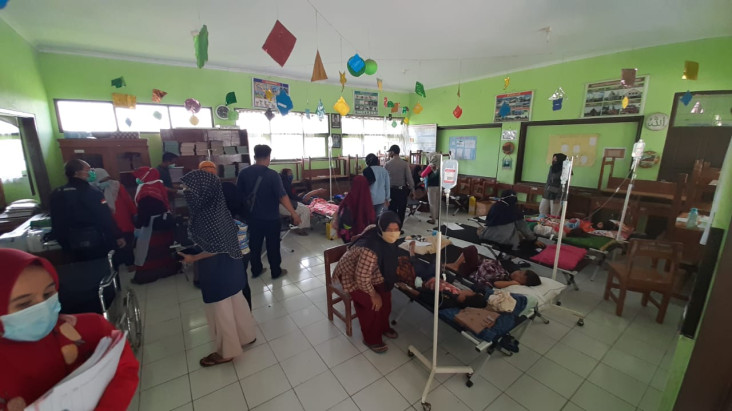 Korban Keracunan Nasi...