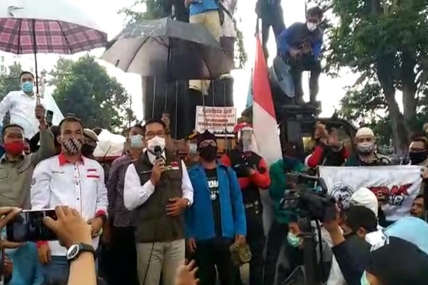 Ridwan Kamil Teken Surat...