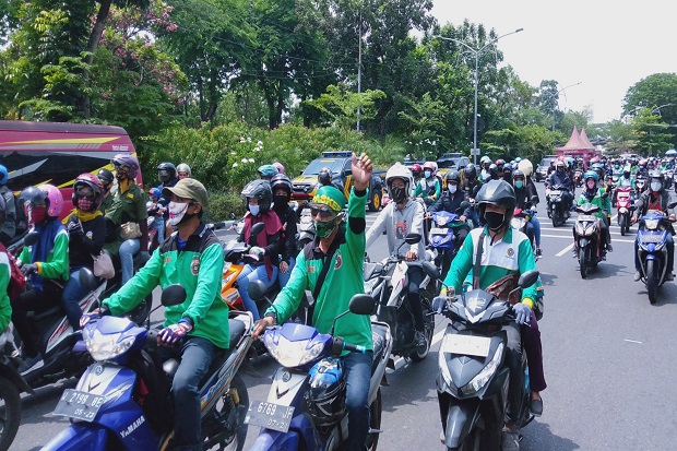 Tuntut Batalkan UU Omnibus...