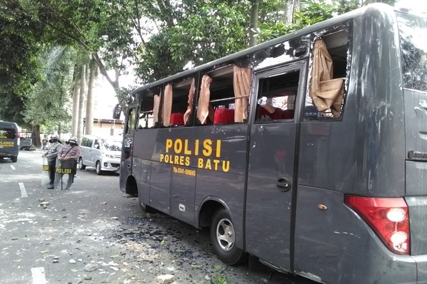 Ricuh Demo Tolak UU...