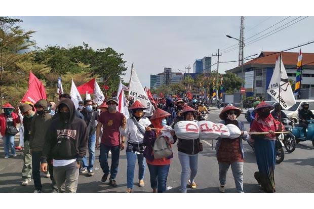 Puluhan Ribu Buruh Bergerak...