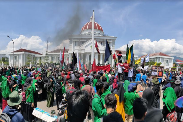 Tolak UU Cipta Kerja,...