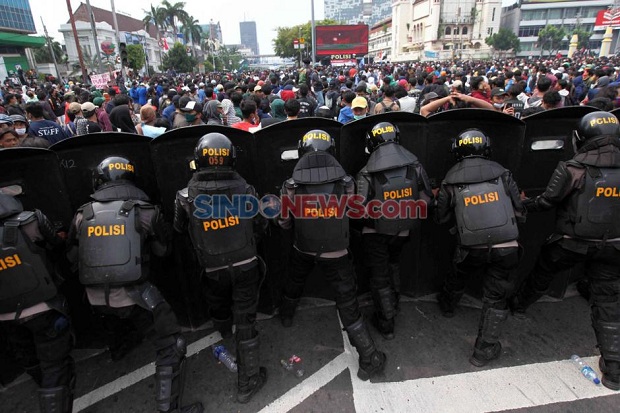 Komisi III DPR Desak...