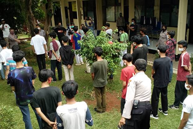 Demo 8 Oktober, Polres...